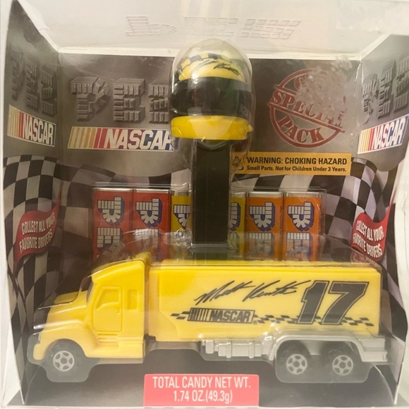 NASCAR Matt Kenseth #17 Hauler & Helmet PEZ Dispensers Gift Set - Picture 16 of 16